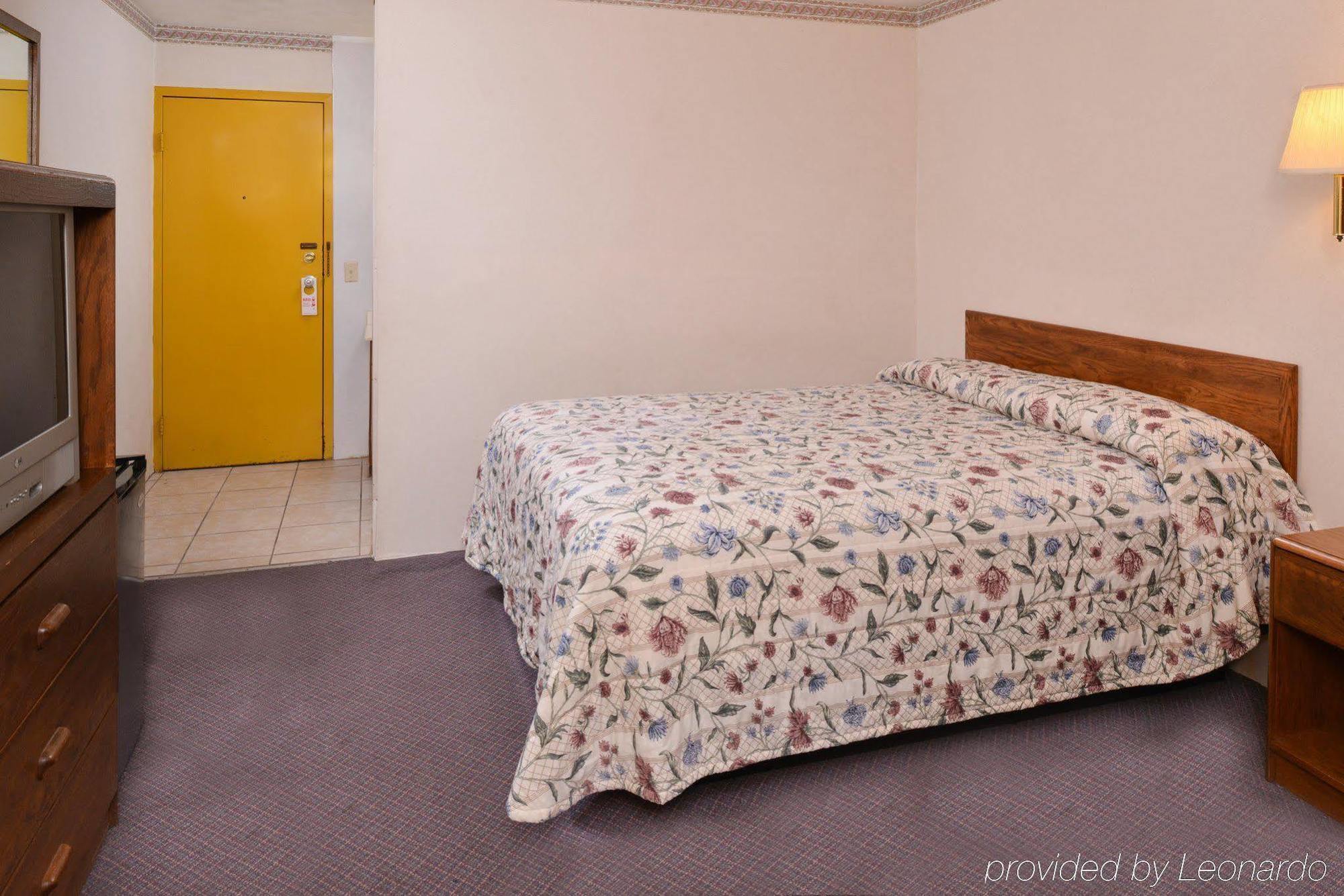 Red Carpet Inn Норт-Іст Екстер'єр фото