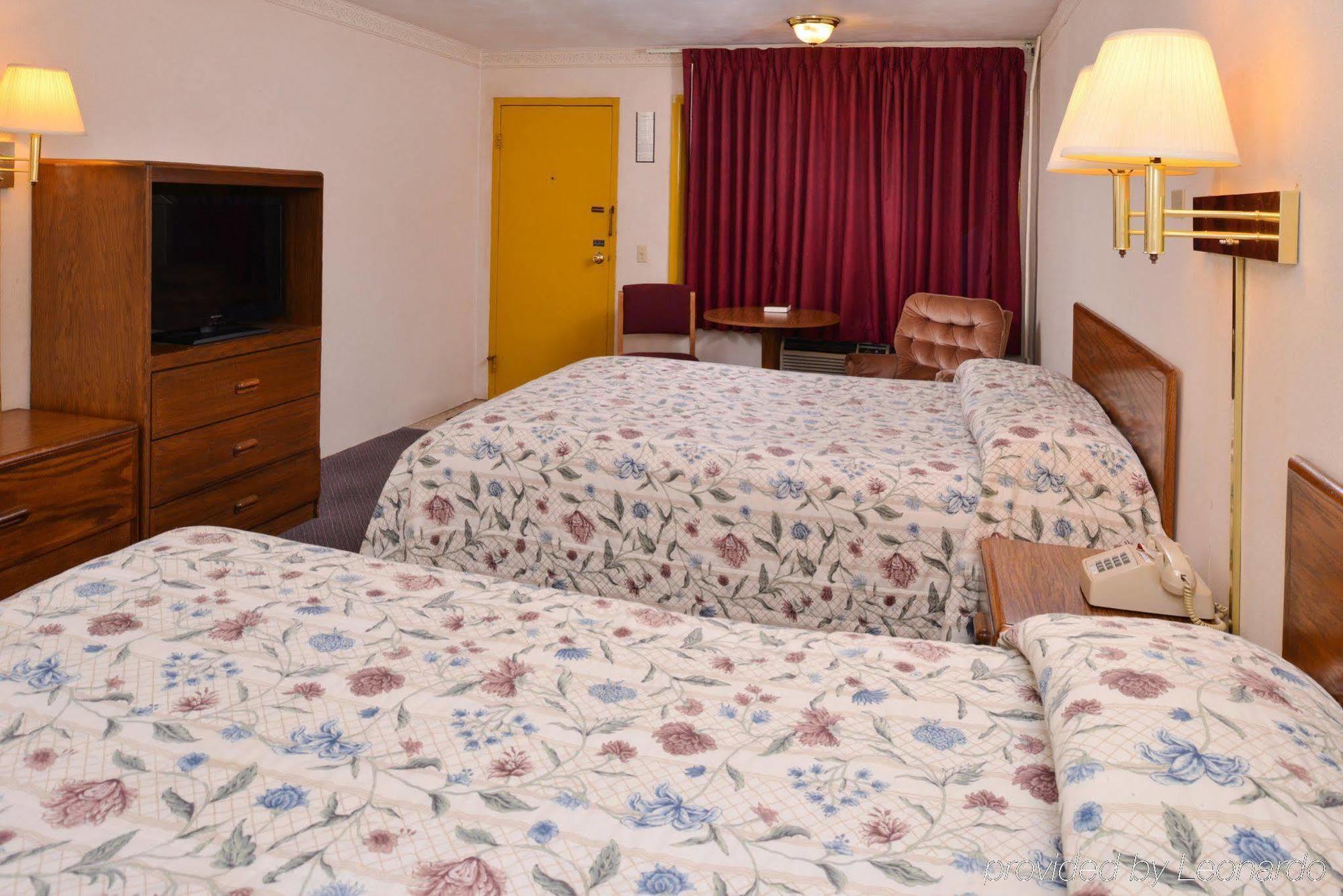 Red Carpet Inn Норт-Іст Екстер'єр фото